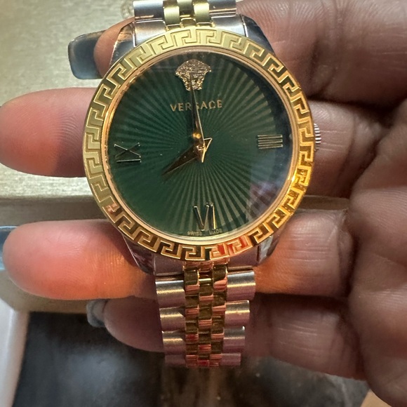 Women Genuine Versace watch - Picture 2 of 8